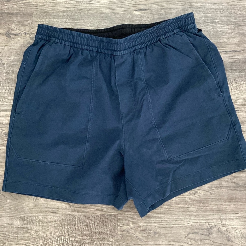 Lululemon Men’s 5” short - Medium